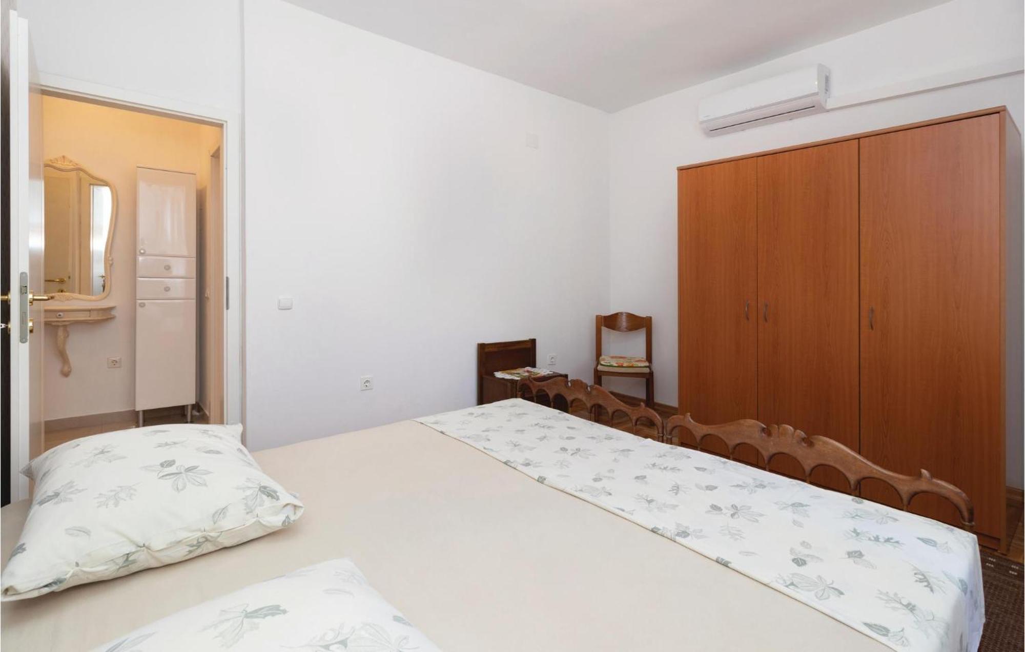 1 Bedroom Stunning Apartment In Zara Esterno foto