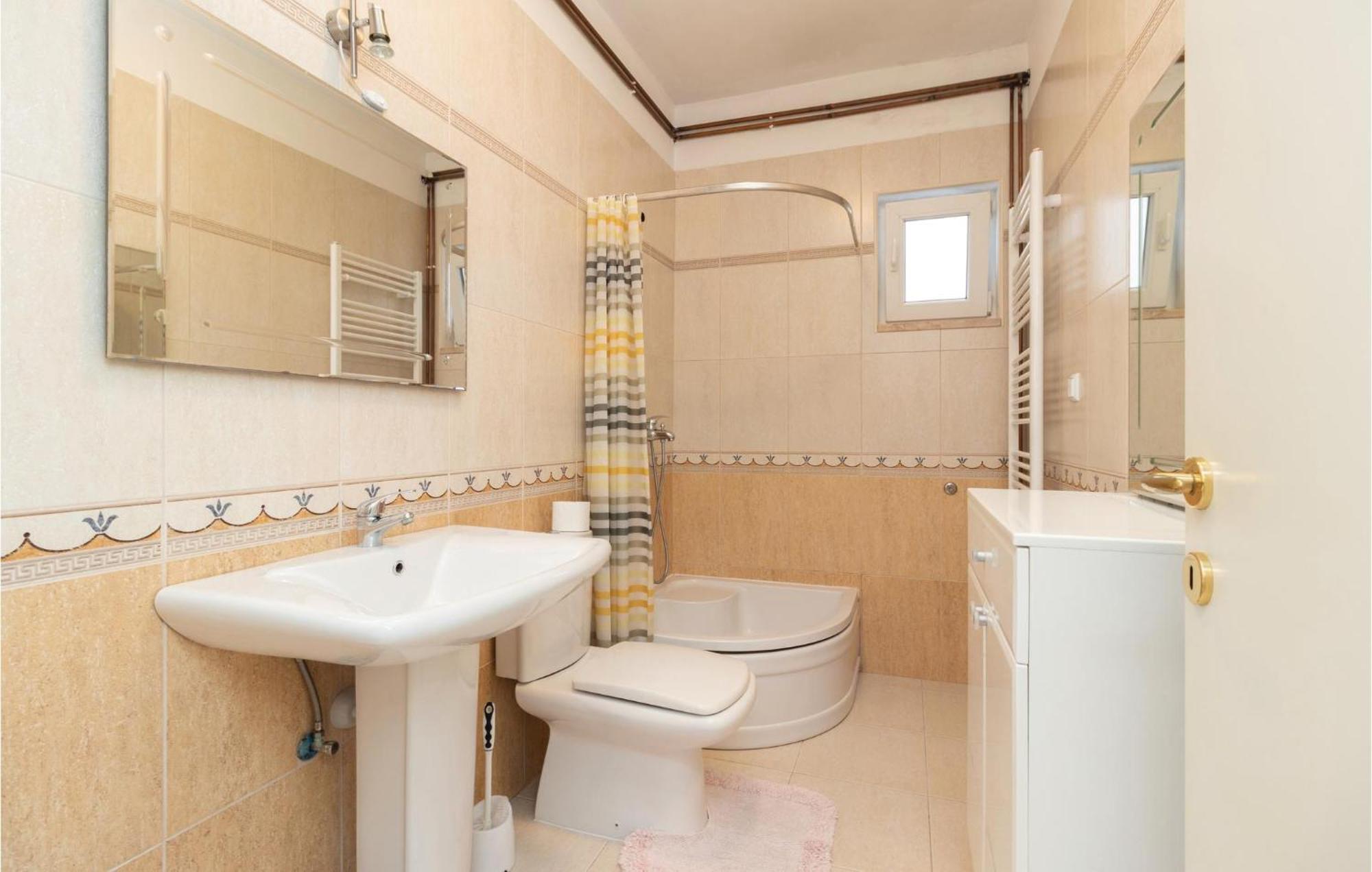 1 Bedroom Stunning Apartment In Zara Esterno foto