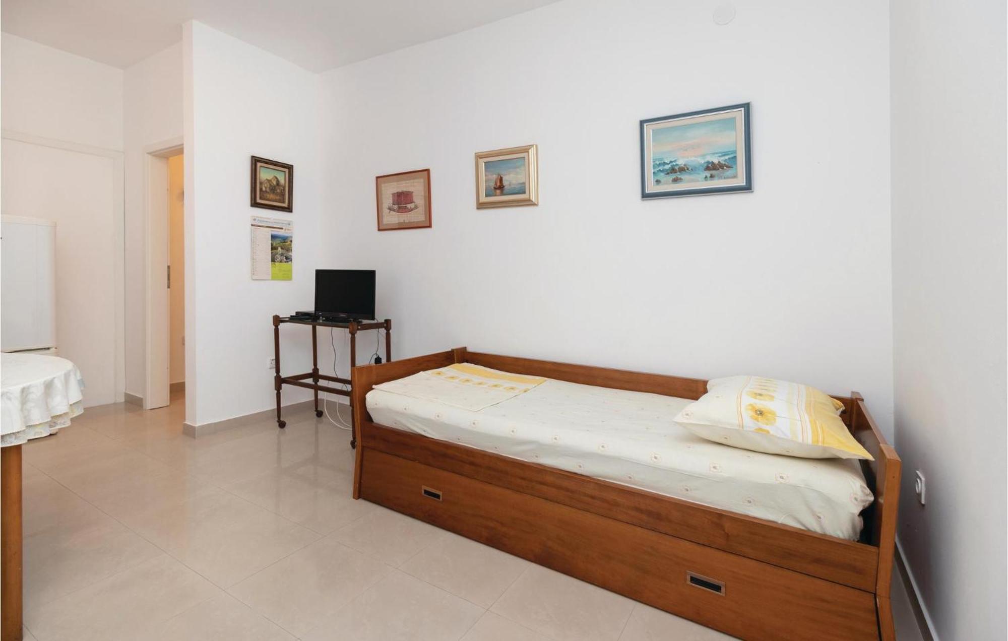 1 Bedroom Stunning Apartment In Zara Esterno foto