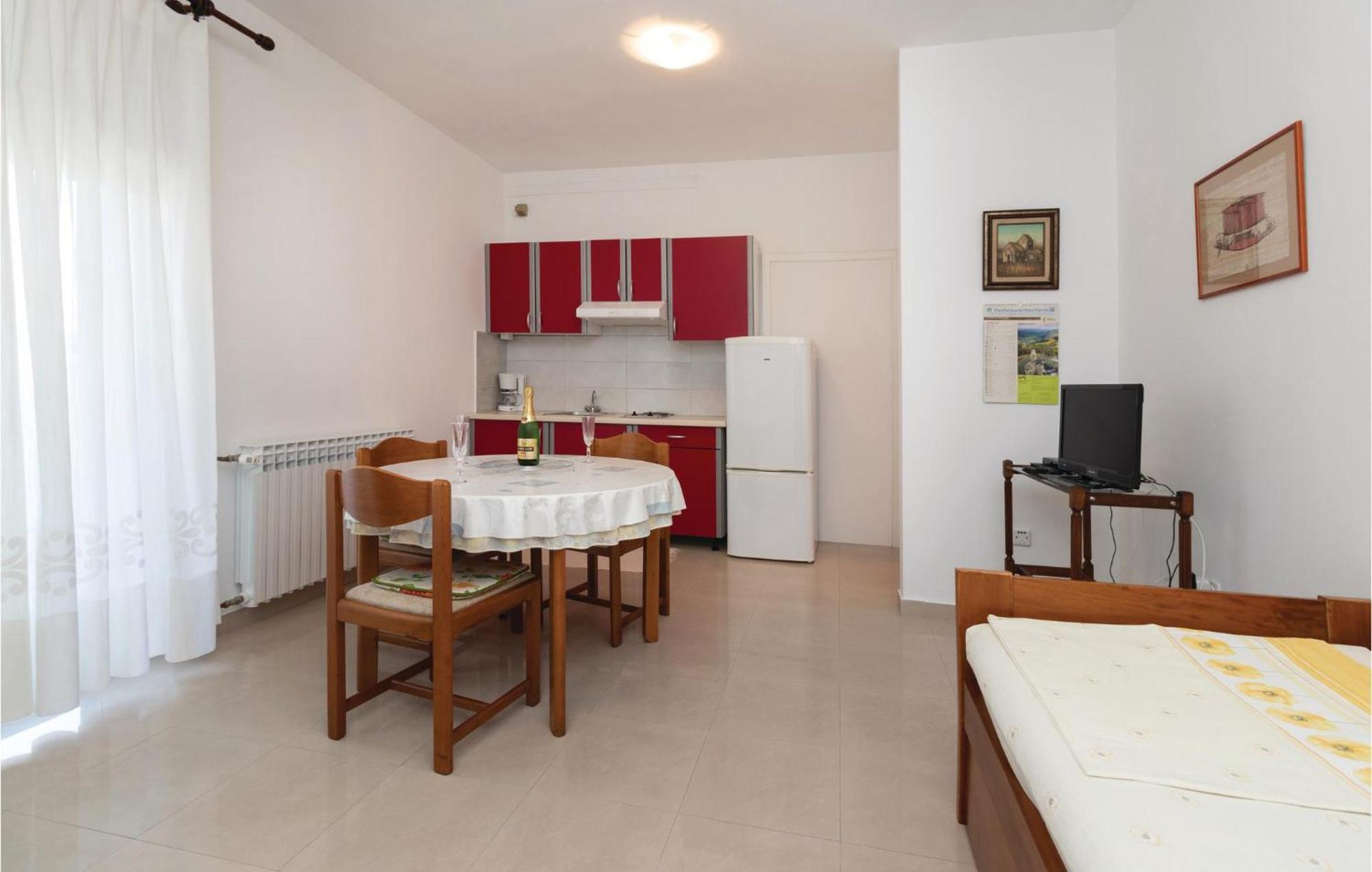 1 Bedroom Stunning Apartment In Zara Esterno foto