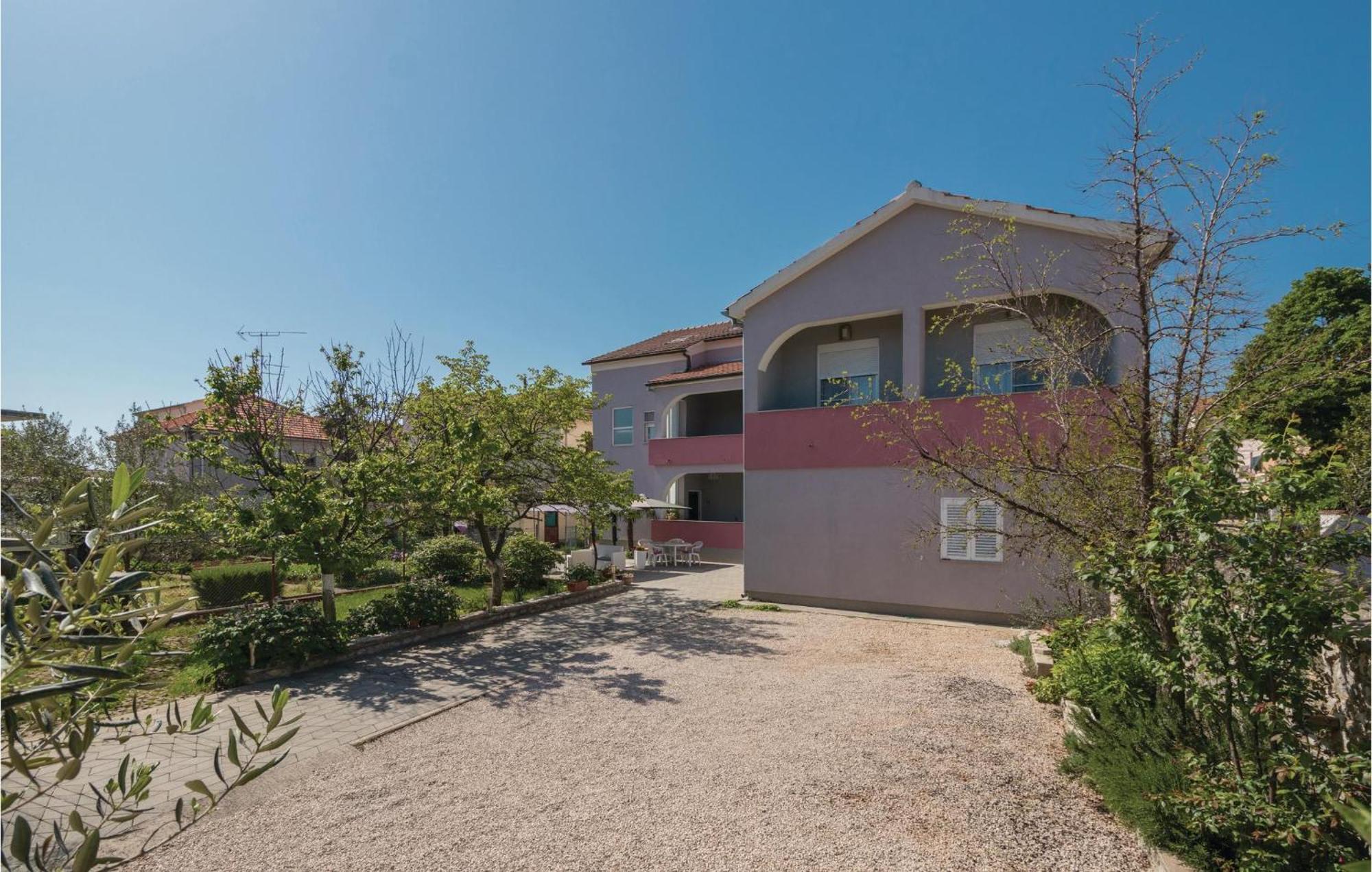1 Bedroom Stunning Apartment In Zara Esterno foto