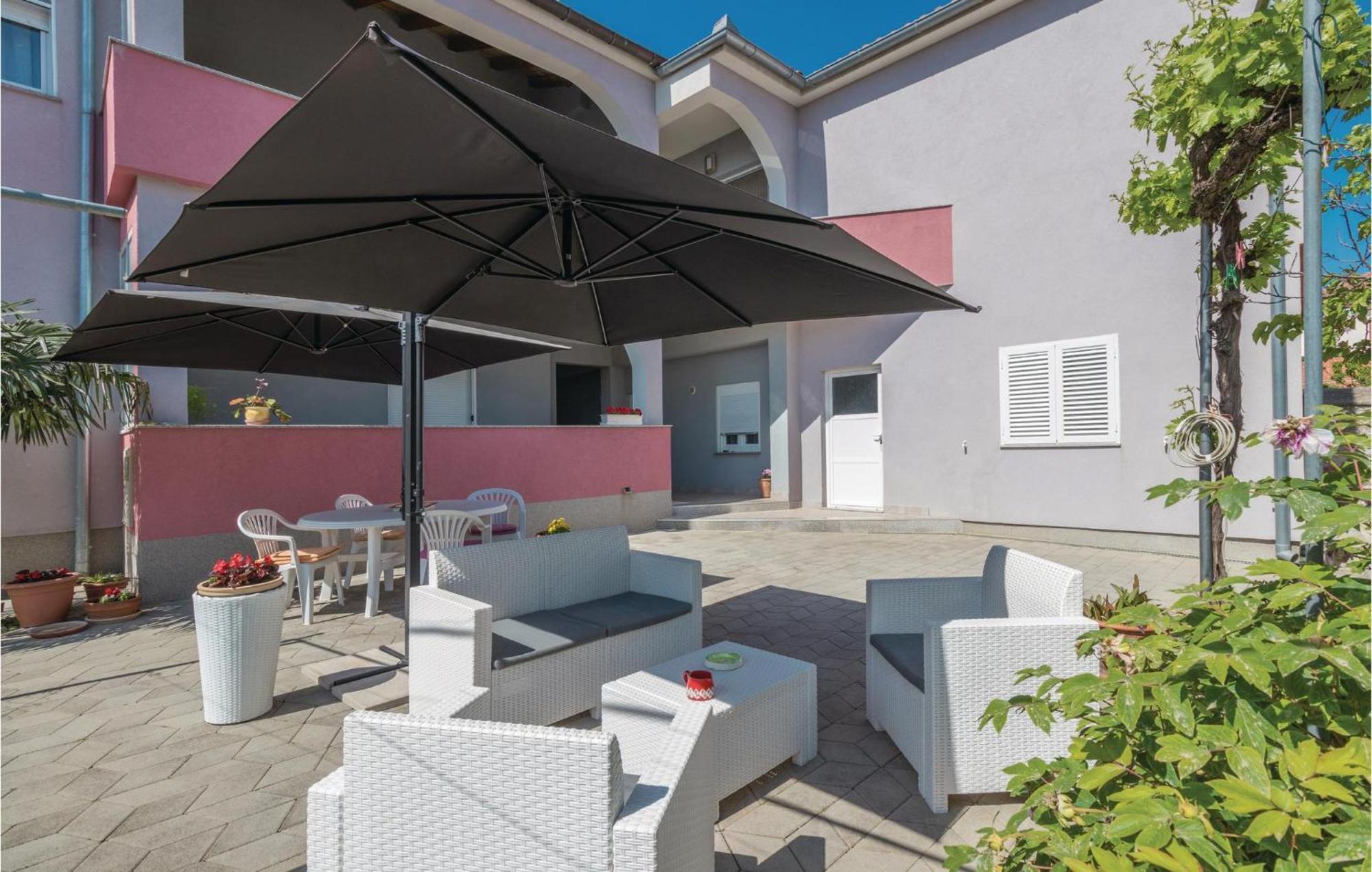 1 Bedroom Stunning Apartment In Zara Esterno foto